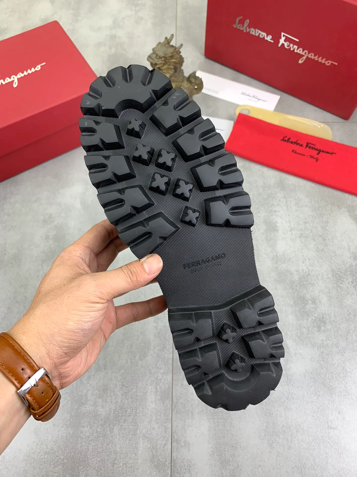 Men's Men's Shoes 💰P460💰[New Style] Water-dyed Niuli 🆘[Salvatore Ferragamo] Ferragamo's latest casual business leather shoes for men! Available at counters simultaneously! The fabric is made of specially imported original calfskin, the lining is made of imported water-dyed cowhide, and the original lightweight foam outsole is absolutely luxurious and leads the fashion trend. Matching code: 38-45; 3️⃣ colors available